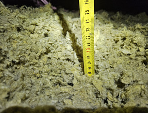 Zateplení stropu rodinného domu pomocí foukané izolace